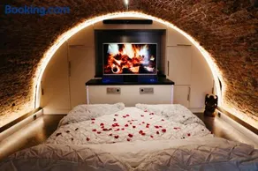 UKI-Hotel - Image 2