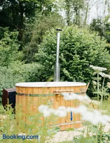 Lapwing Hut - Image 2
