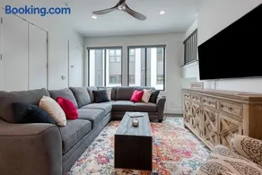 Pearl Oasis, Luxury & Panoramic City Views - Image 1