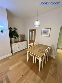 Luxury 1 Bedroom Flat in Great Location - Image 4
