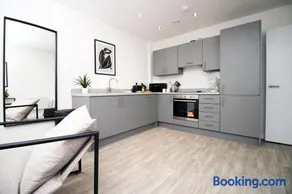 Modern Two BR | Free Parking - Image 3
