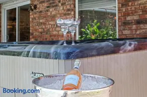 5BR w Pool & Hot Tub 5-min Walk to Lake Ray Hubbard - Image 2