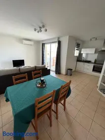 Appartement moderne en résidence avec piscine - Image 1
