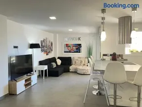 Seaside Apartment Retreat - Image 2