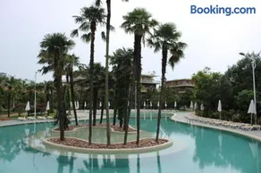 Dreamland Oasis Apartments - Image 4