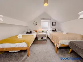 Stylish Loft in Stockport - Free Parking - 10 min to Manchester - Flat 1 - Image 2