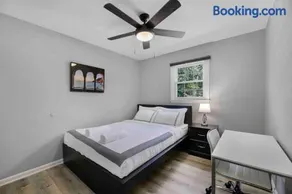 Oxon Hill Luxurious Home,5 min to MGM & National Harbor - Image 5