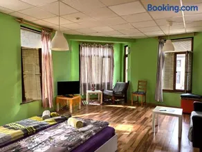 4 Rooms - Image 2
