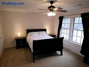 Dallas Lakeside Bliss Stay - Private Pool, Air hockey and High speed internet - Image 3
