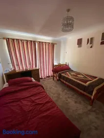 Large Stylish 3 Bedroom in Chatham - Image 4