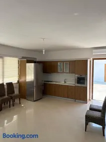 Nisi House Beachfront Sea View - Image 1