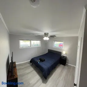 Quiet Stay for Travel Nurses & Grad Students - New Renovation - Image 2