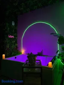 Suite Bali Love - Love Room - Jacuzzi - Image 2