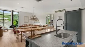 420- 4 bedroom Treehouse Condo - Spruce Peak - Stowe Mt Resort - Ski in Ski Out - Image 2