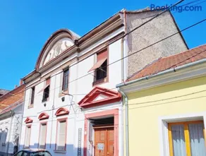 Artist Apartment - Image 1