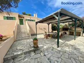 Family D 3 bedroom house with BBQ&Patio in huge estate! - Image 1