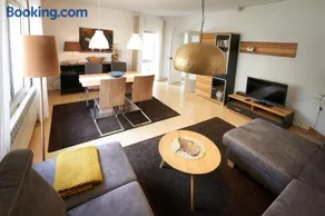 Villa with great garden and pool - Image 3