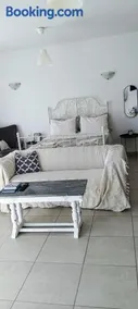 The Beekeeper's Apartment - Image 3