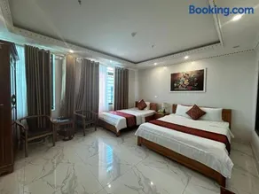 Happy Hotel - Image 2