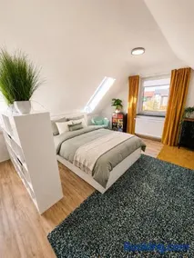 Modern apartment with balcony & panoramic view - Image 2