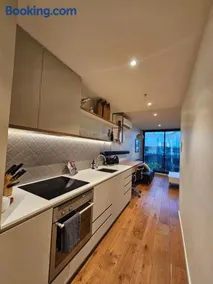 Metro Retreat on Burnley - Image 1