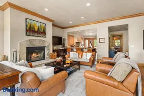 Owl Creek 04, Ski-in, ski-out luxury townhome with private hot tub in Snowmass Village - Image 2