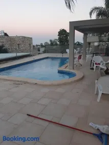 יחידת דיור עם בריכה פרטית מפנקת - Image 2