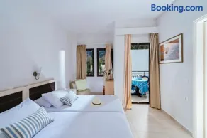 Paradise Hotel-Apartments - Image 1