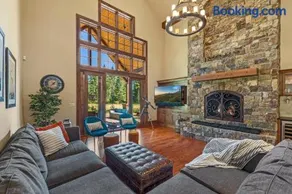 Majestic Retreat - Image 1