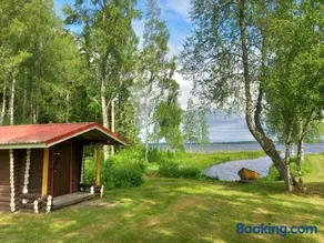 Cozy cottage on lake - Image 1