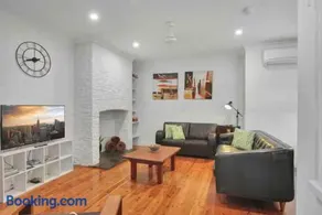 4 bedroom house - Walk to Southbank - Image 4