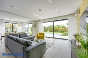 Contemporary Villa Nada with Pool and Sauna - Image 4