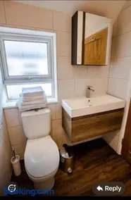 One Bed Flat Close to Station & River FREE PARKING - Image 2