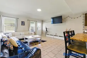 5 Bedroom Luxurious Retreat in Schertz, San Antonio - Image 3