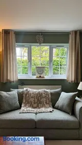 Entire Cotswolds barn retreat - Image 3