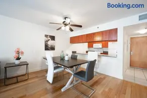 Luxury 1 Bedroom Apartment • Brickell • City and Ocean View - Image 4