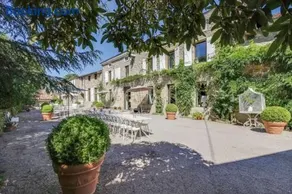 Manoir majestueux à Satillieu avec piscine privée - Image 2