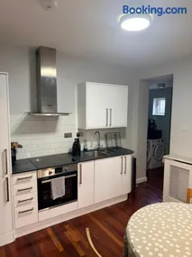 Tapestry Apartment - Image 5