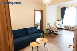 Artistic and cozy apartment in the center of Sofia - Image 3