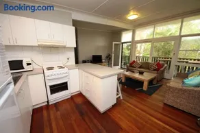 Little Bay Cottage - 8 East Street South West R - Image 4