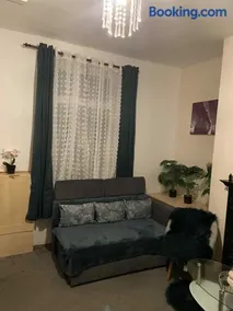 Entire house in manchester - Image 1