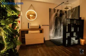 Love Room CLIMATISÉ SPA JACUZZI SAUNA et DONJON - Tanière Dé-Plaisirs - Image 5
