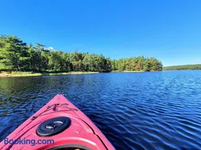 Comfortable Cottage at Scenic Lake - Image 5