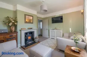 3 Bed in Freshwater oc-h30562 - Image 2