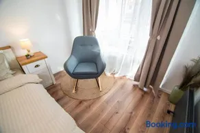 Alex's Sunny Place - Image 2
