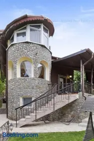 Green Luxury Villa - Image 3