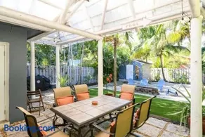 Peacock Villa 2 by Dream Vacation - Image 2