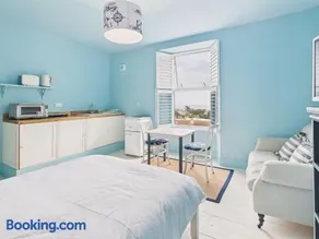 Pendune - Sea View Apartment | Easy walk to Town & Beaches - Image 2