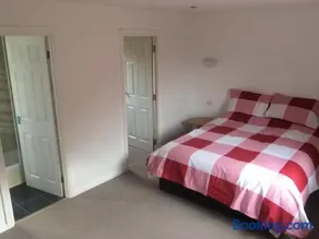 6 Bedroom House For Corporate Stays in Kettering - Image 5