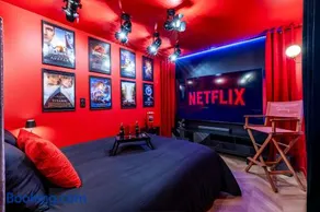Studio Cinema Prive TV 85 pouces - Wifi - Clim - Gare 2 minutes - Image 1